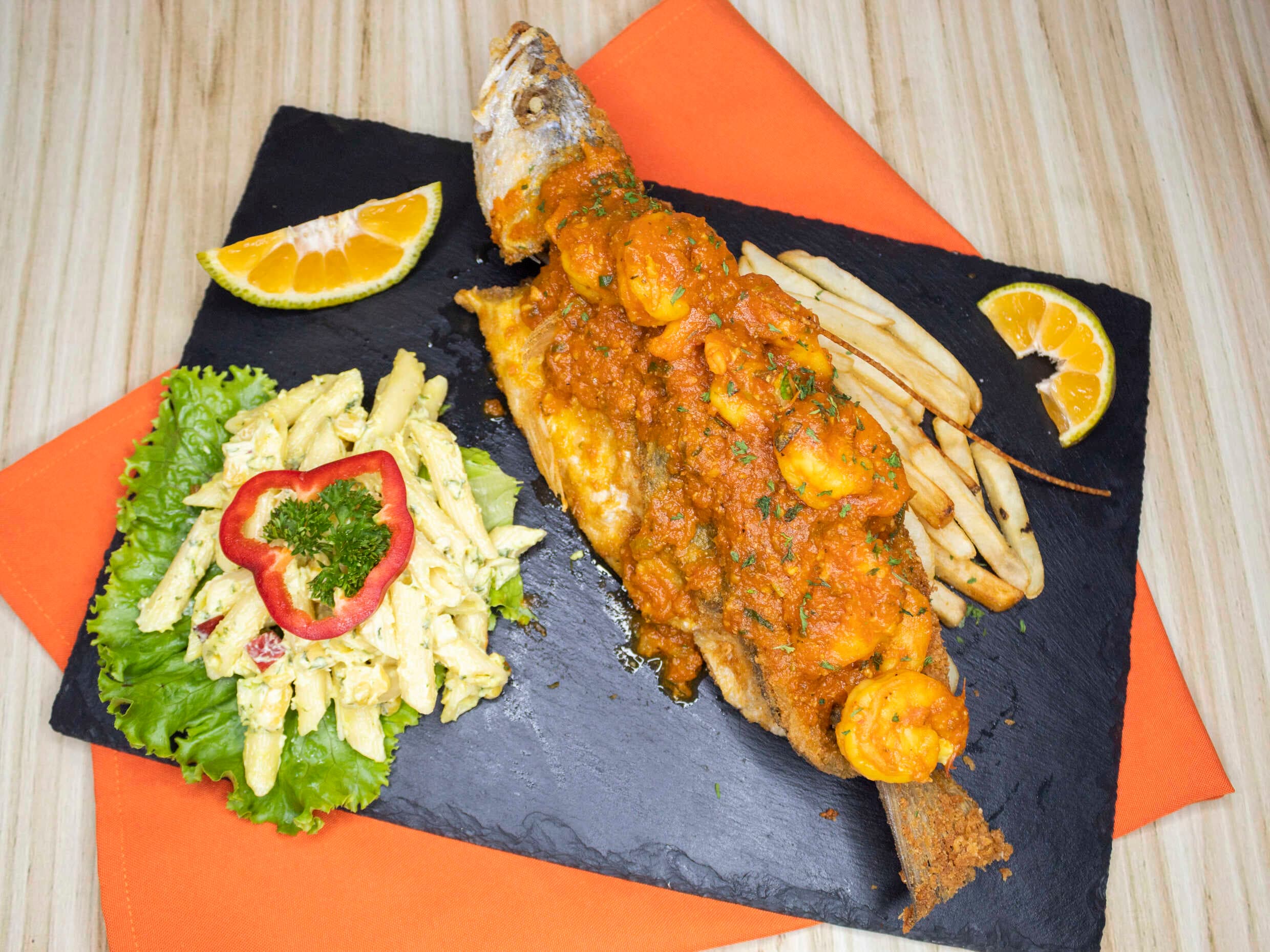 Corvina entera rellena de Mariscos