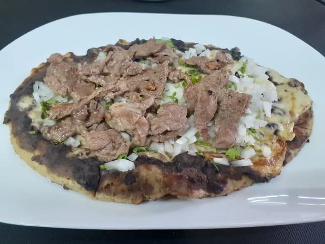 Huarache de bisteck