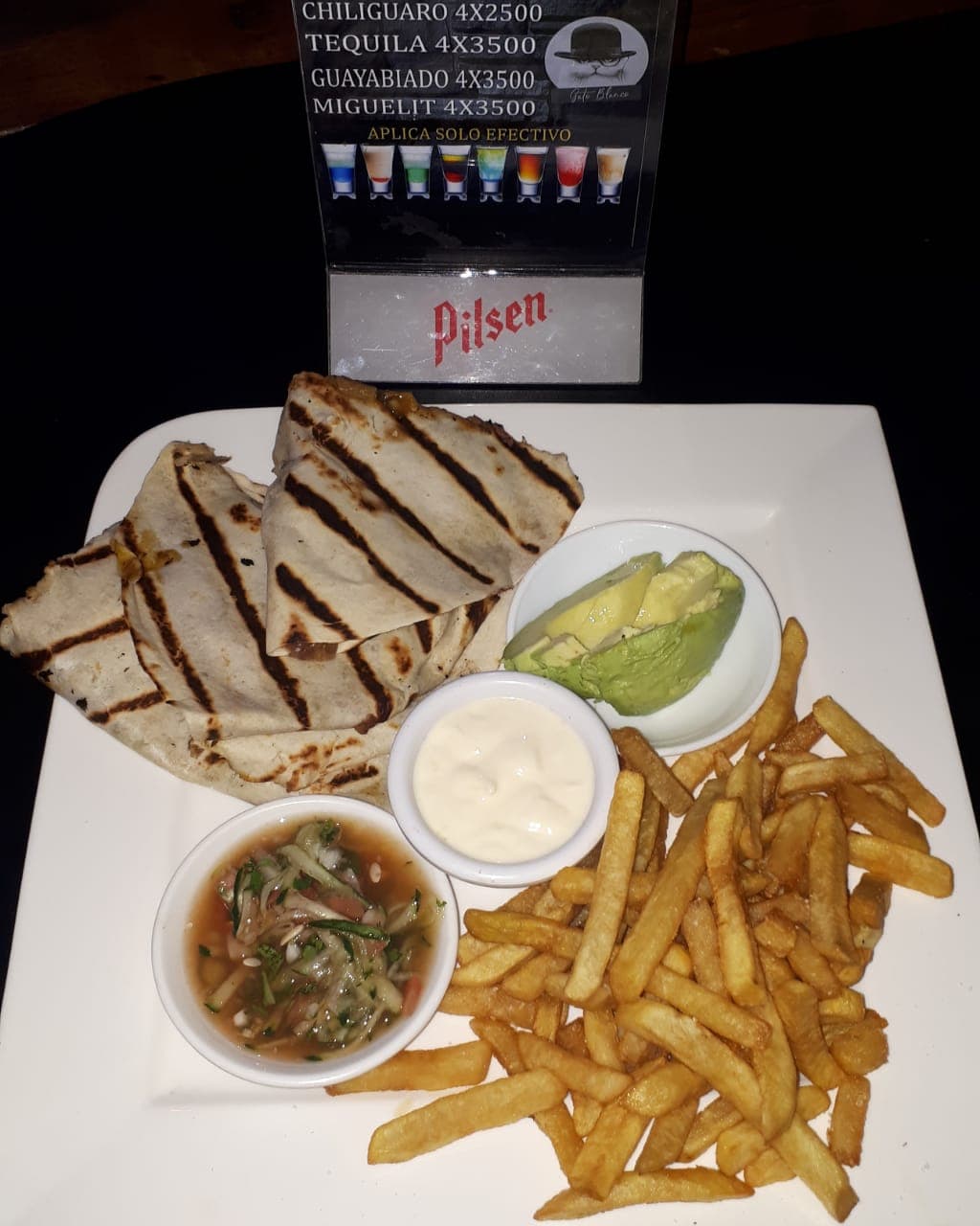 Combo-Quesadilla de Pollo