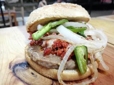 Hamburguesa Mexicana + Papas Gratis
