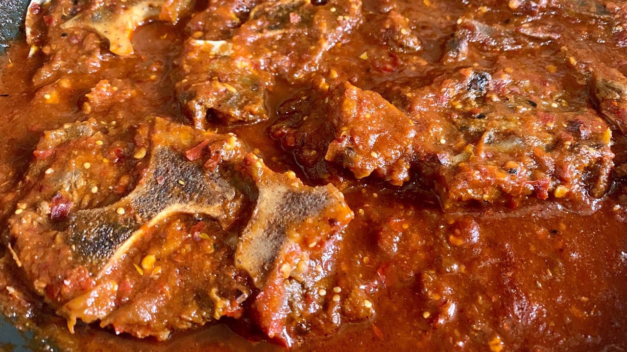 Carne en Salsa Roja