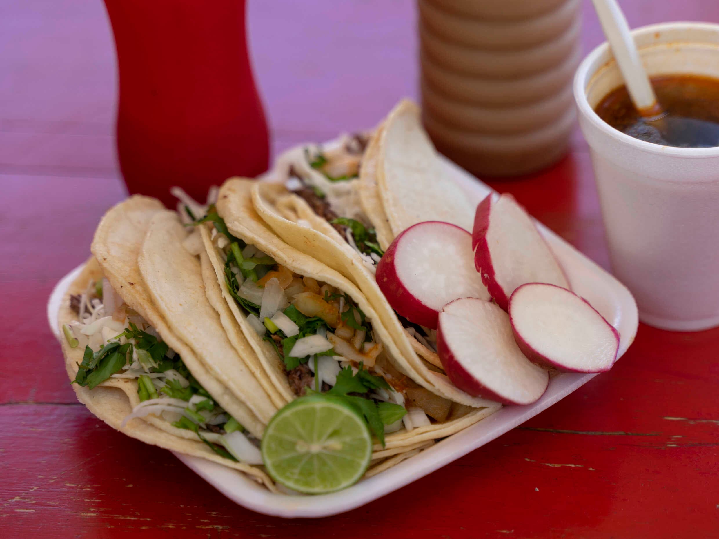 Combo 5 Tacos de barbacoa + 1/2 Litro de Bishi