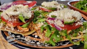 Orden de Tostadas de Pollo 2 pzas