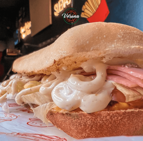 Sándwich Jamón y Pollo