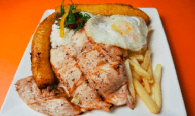Pechuga a la Parrilla a lo Pobre y Bebida