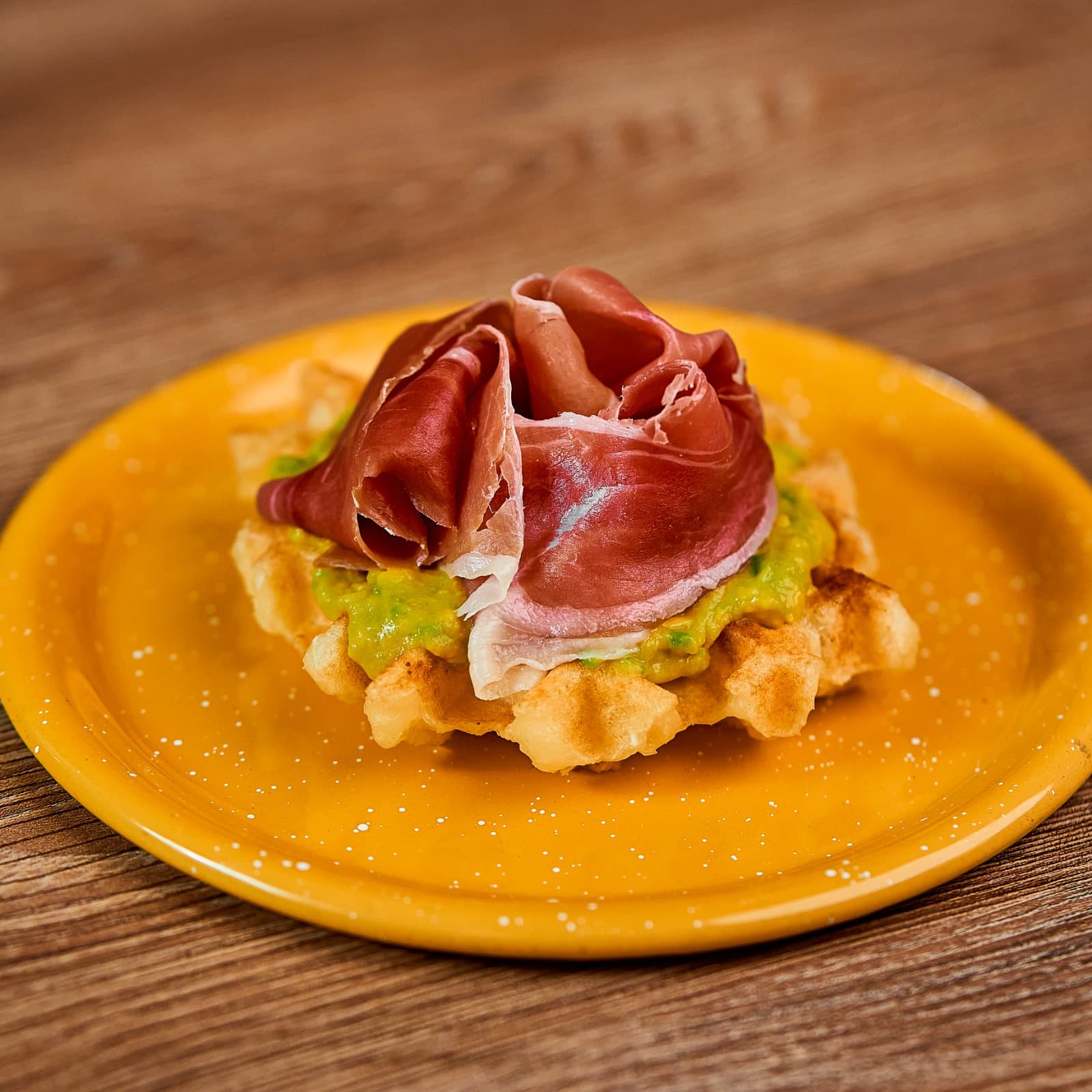 Waffles de Yuca con Jamón Serrano