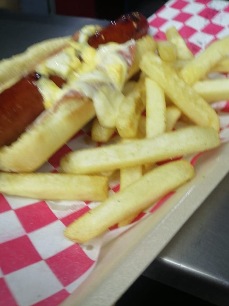 Hot Dog 3 Quesos y Papas
