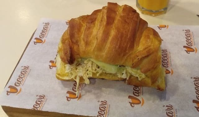 Sándwich Croissant de Pollo