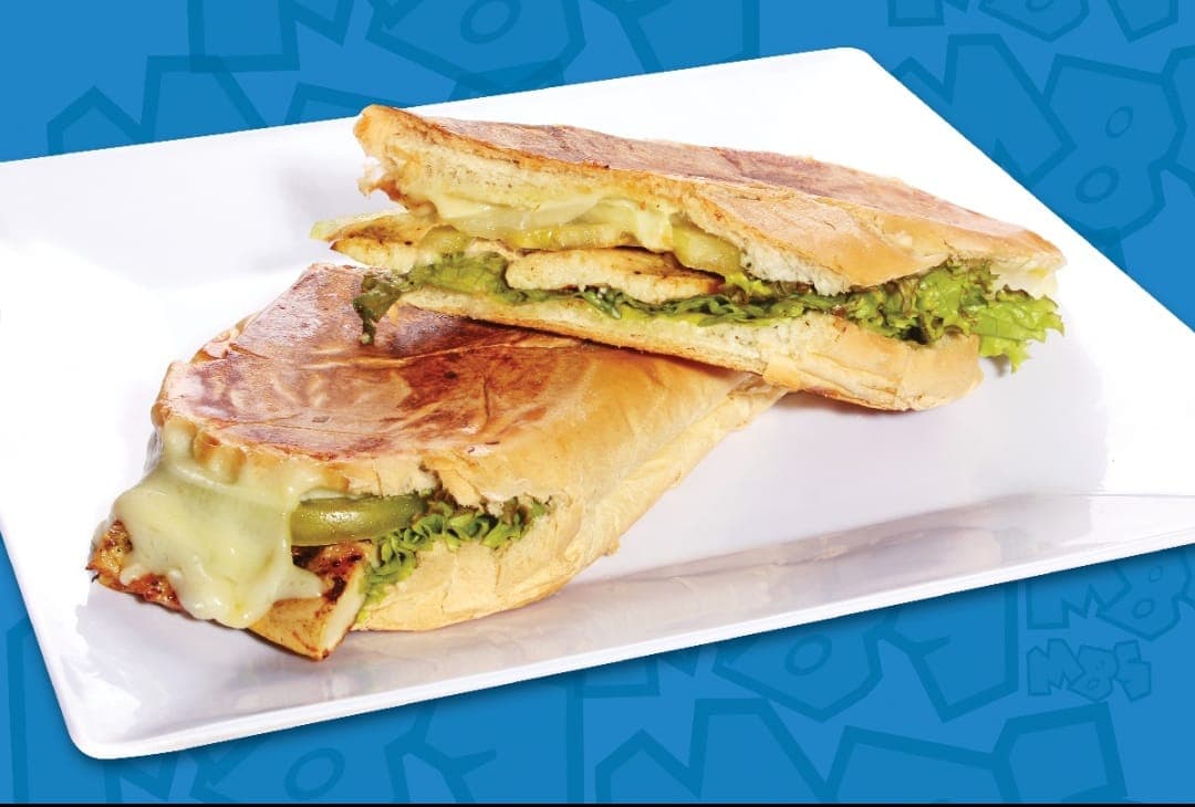 Sandwich Mixto ( Carne Pollo) + Papás Francesas