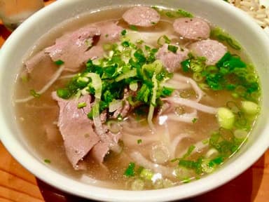 Pho con Res y albóndigas mediano