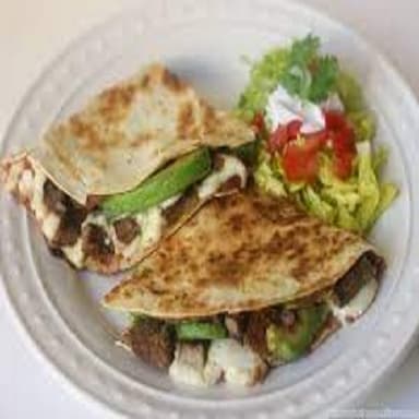 QUESADILLA DE CARNE ASADA