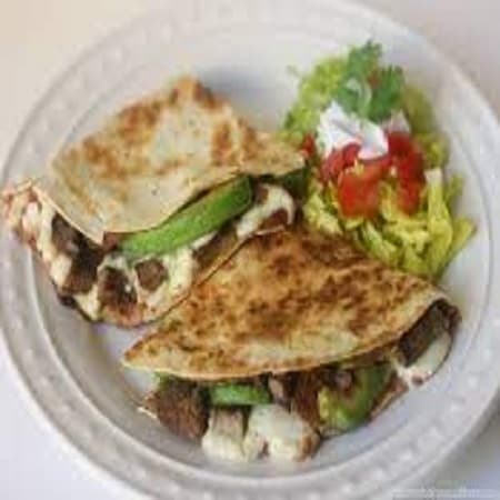 QUESADILLA DE CARNE ASADA