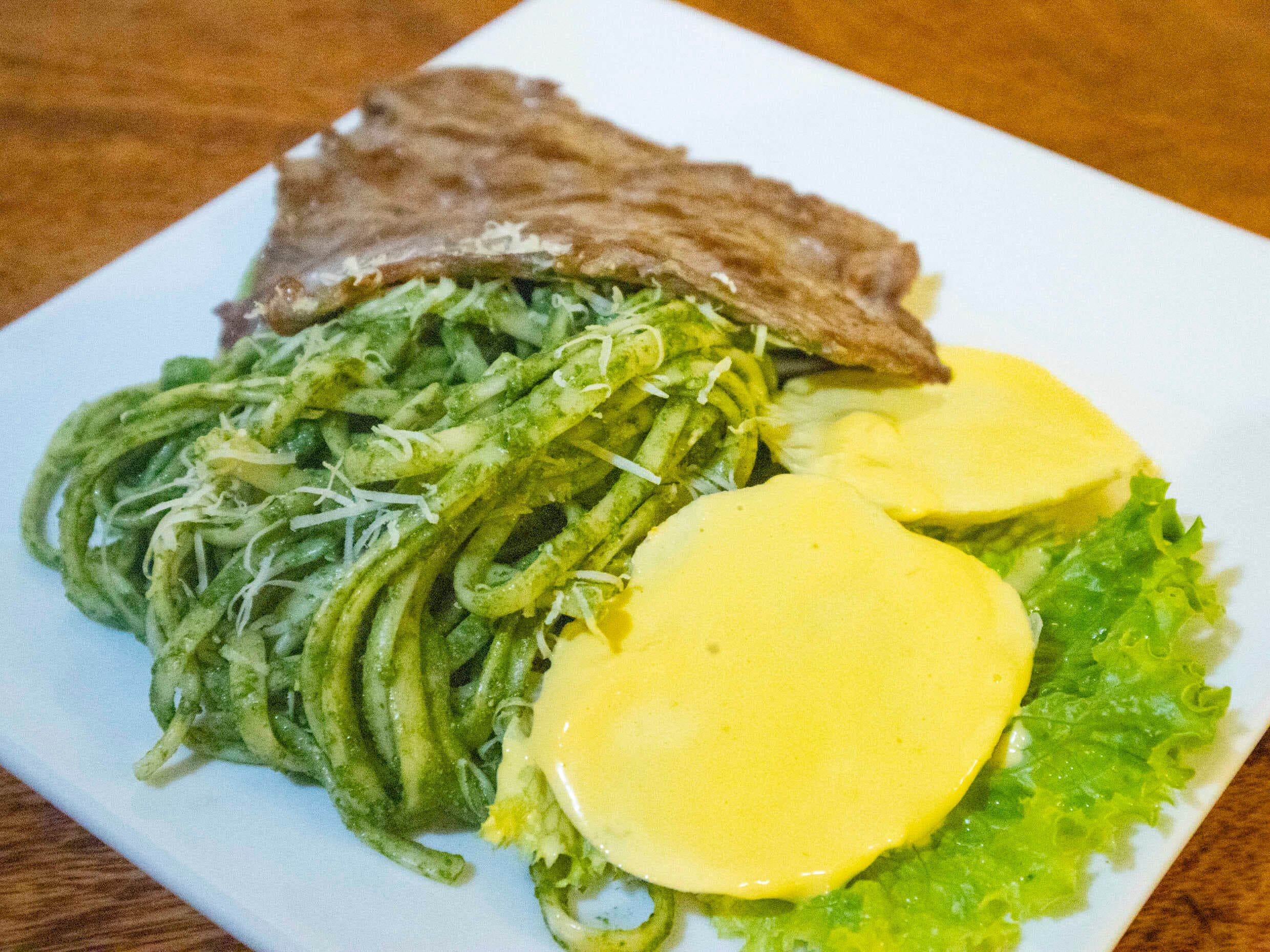 Tallarín al Pesto con Papa a la Huancaína