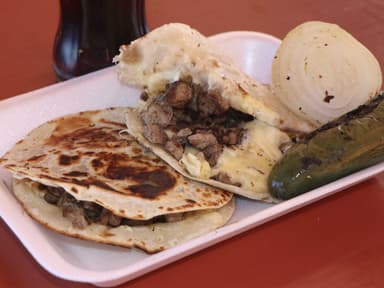 2 Caramelos de Carne Asada y Soda
