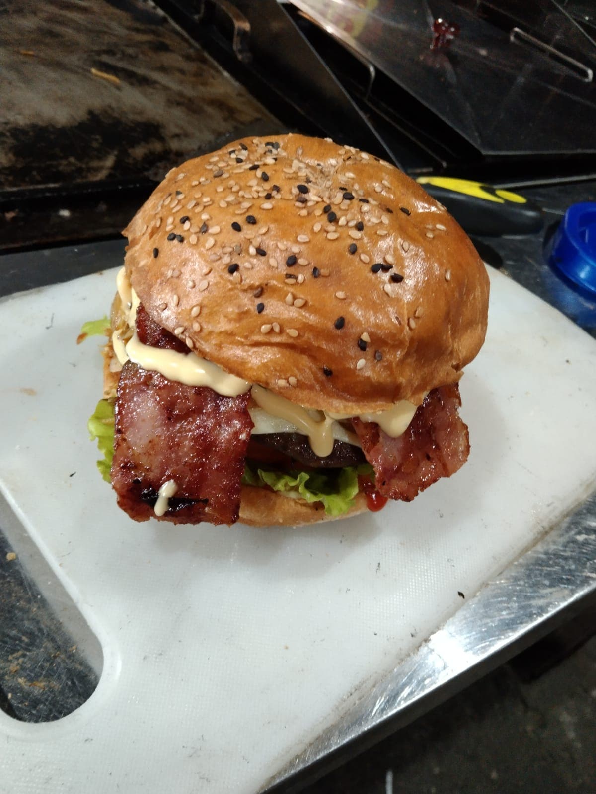 hamburguesa  super tocineta + papas