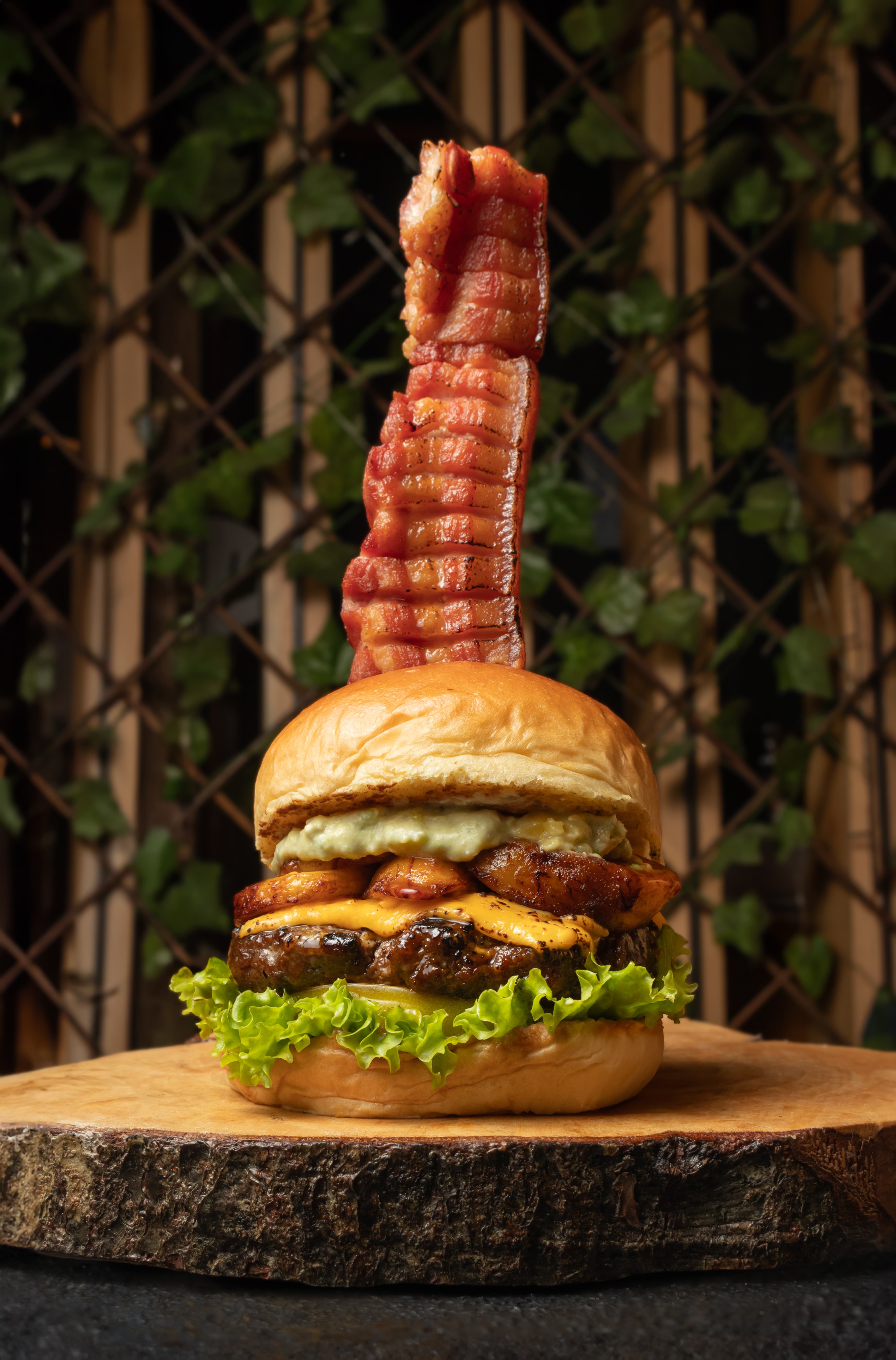 Burger Guajira Chicharrón