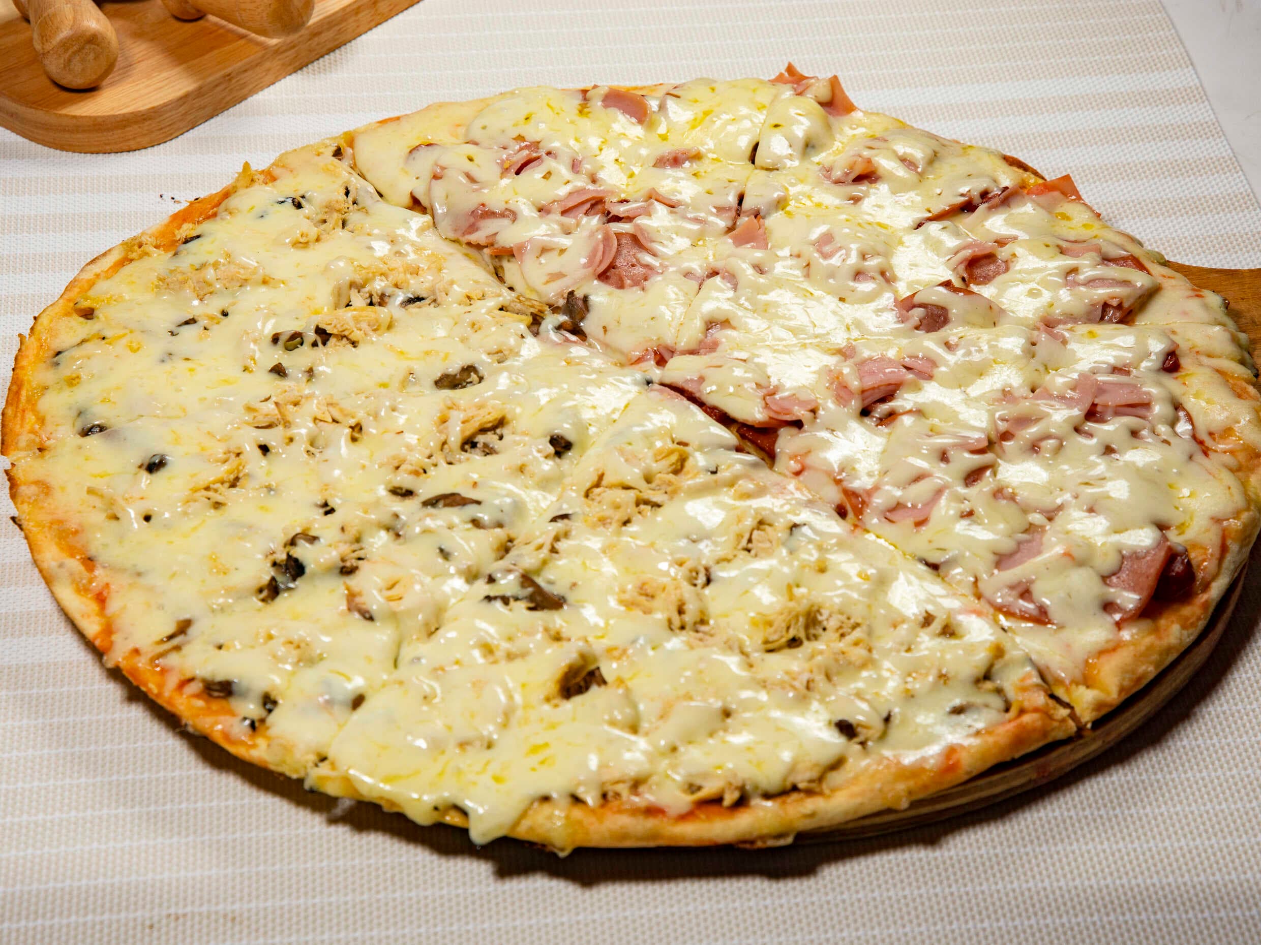 Pizza 3 Carnes Caja 35 X 35