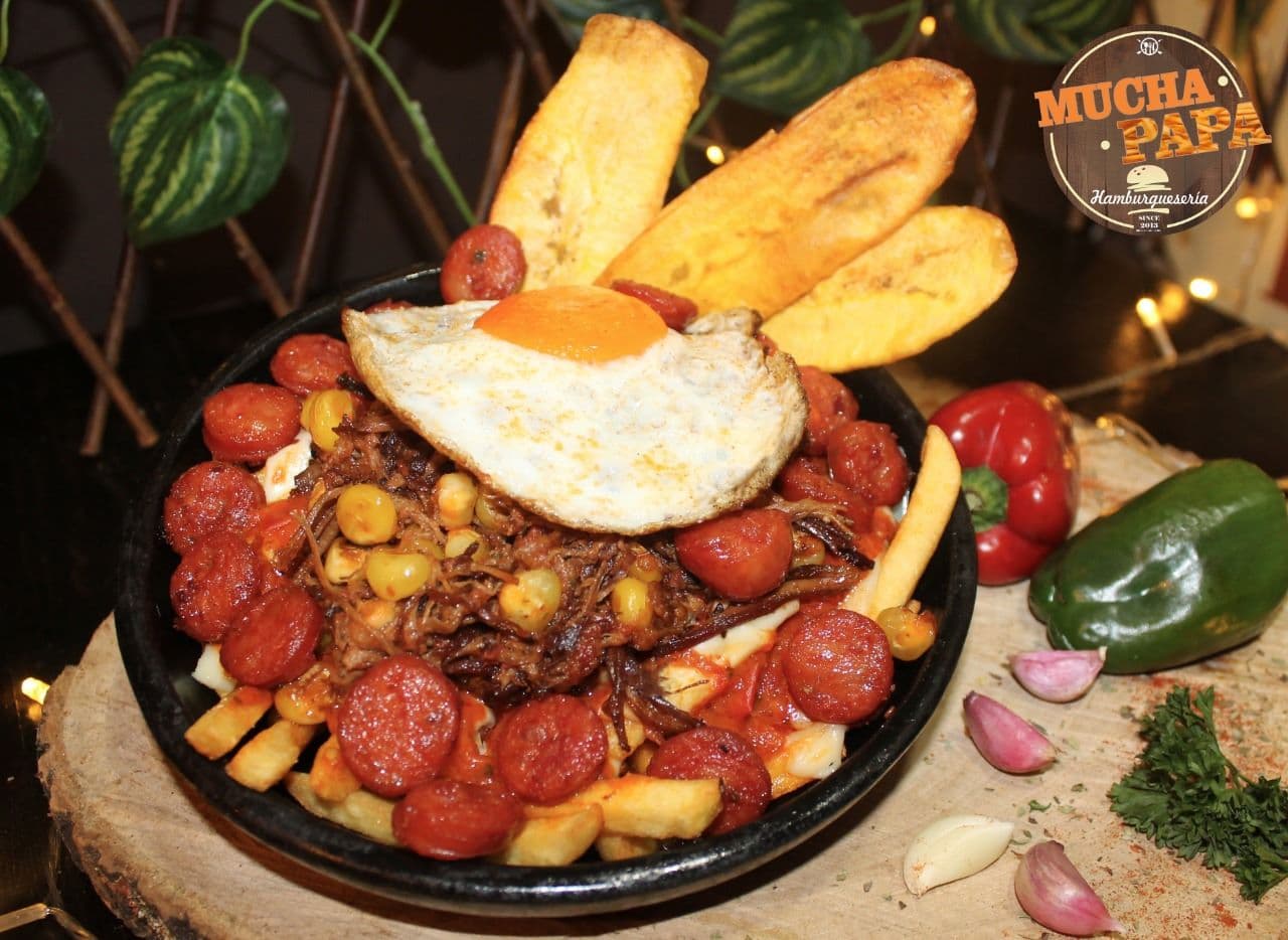 Salchipapa Criollo