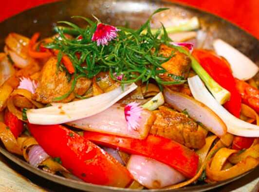 Tallarín Saltado de Pollo