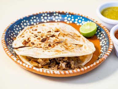 QUESADILLA TORTILLA DE HARINA C/ CARNE