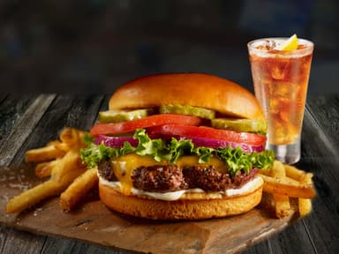 Fridays™ Burger y Bebida