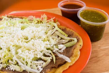 Sope con Quesillo