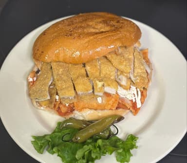 Torta de Milanesa con Chilaquiles