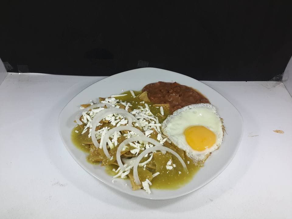 Combo Chilaquiles + Agua del Día