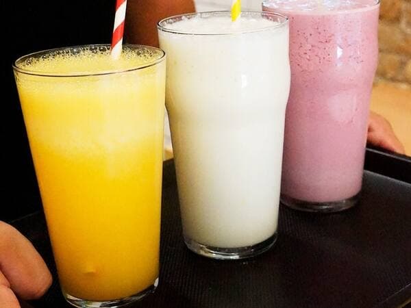 JUGOS NATURALES EN LECHE