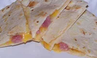 Quesadilla de harina con jamon