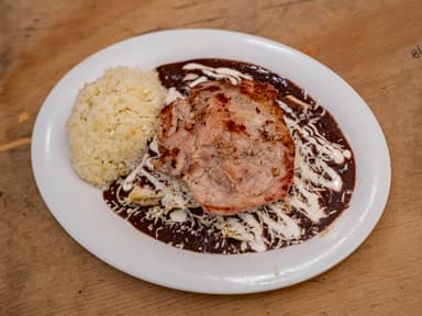 Enchilada con Chuleta