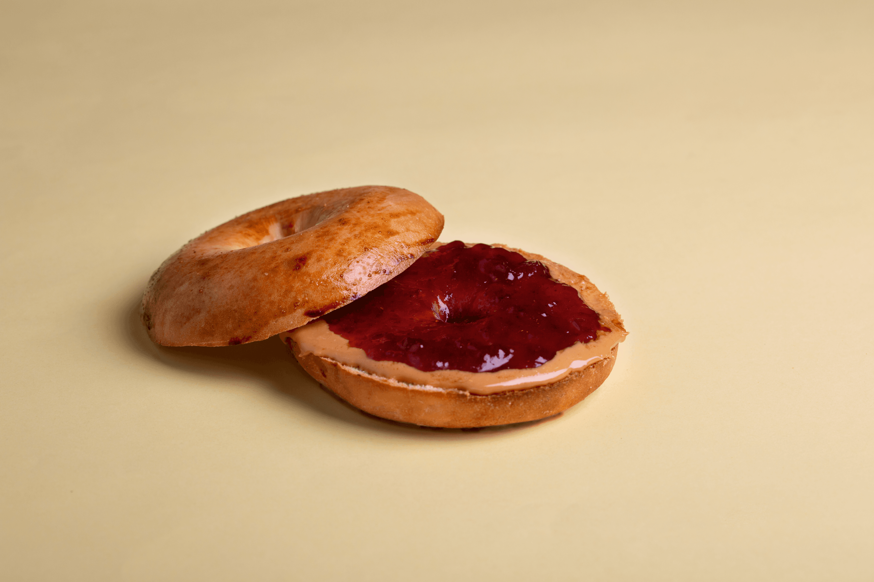 Sándwich PB & J Bagel