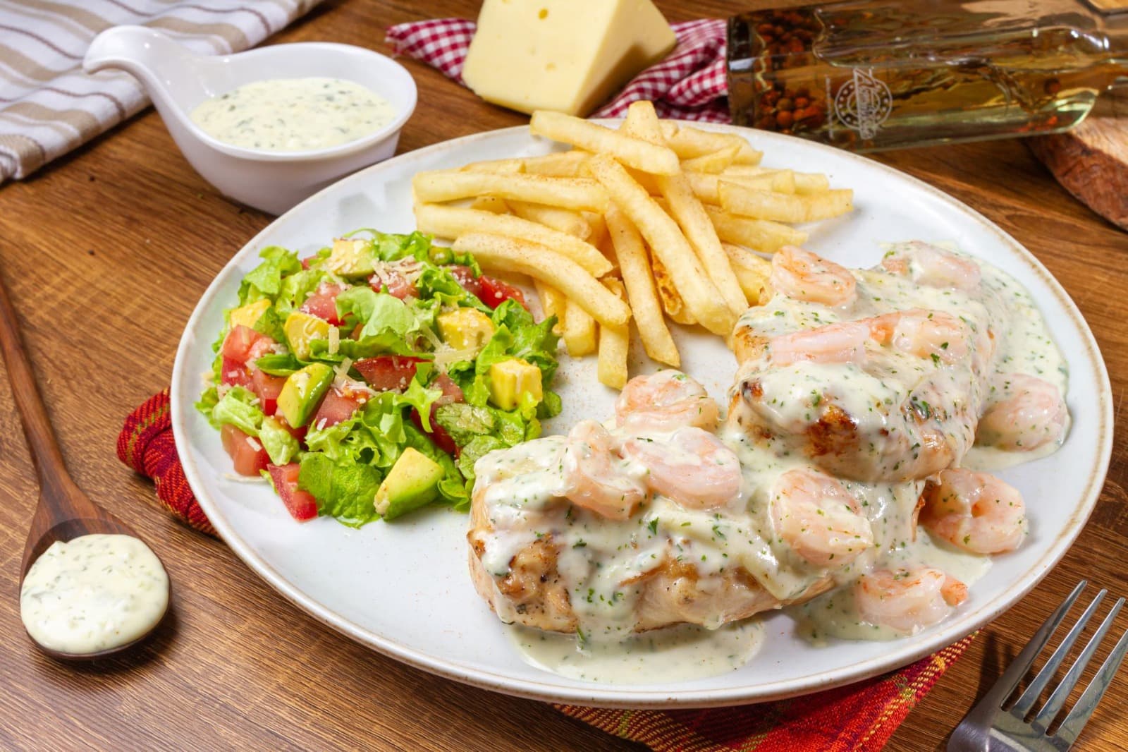Pechuga en Salsa Camarón