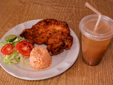 Combo Milanesa de Pollo + Agua del Dia
