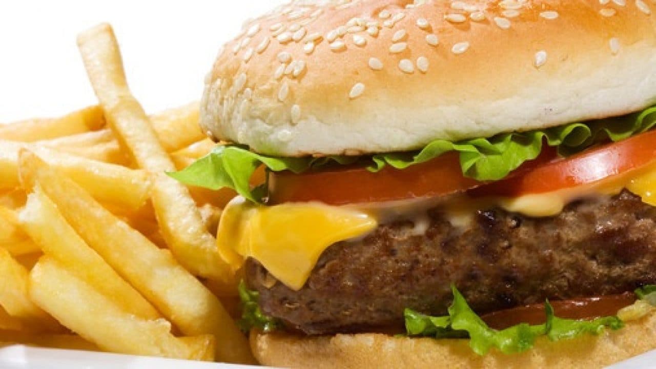 Hamburguesa Sencilla con Papas y Refresco
