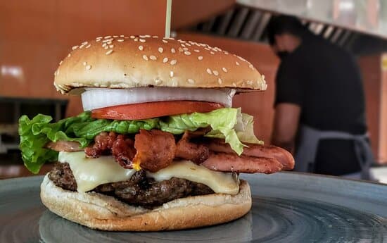 Hamburguesa Salchicha y Tocino