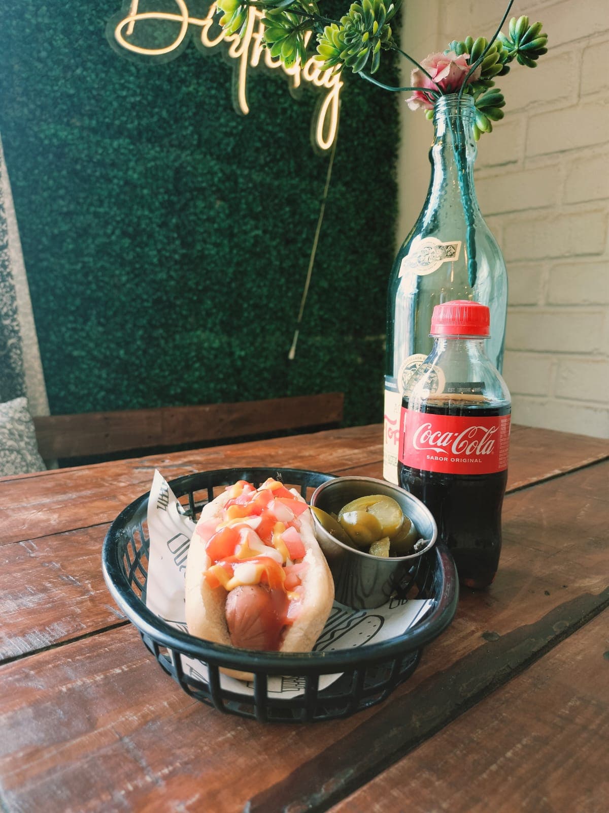 2 Dogos + Refresco Fam. Coca 250 Ml