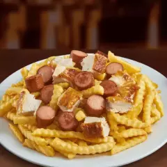 Salchipapa a la Brasa