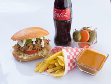 Torta de Pierna Chico, papas y refresco