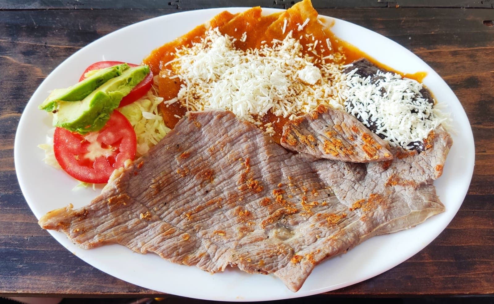Cecina con Enchiladas