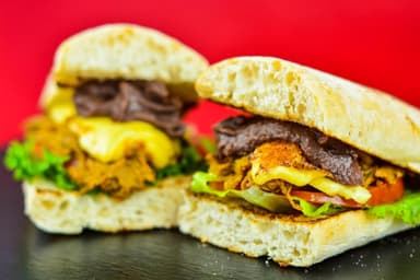 Sándwich de Carne y Frijol