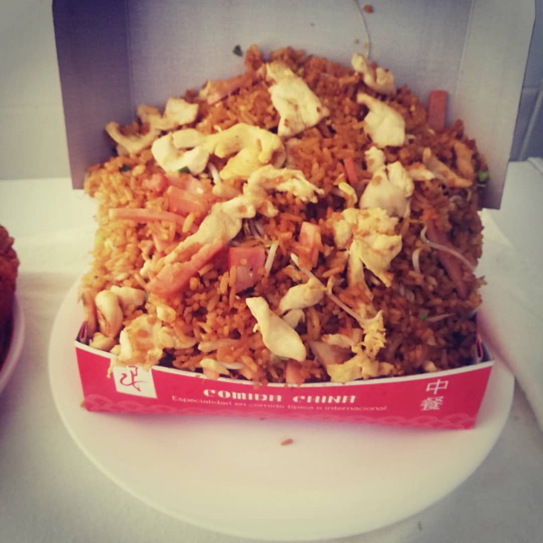 Combinado arroz chino con spaguetis.