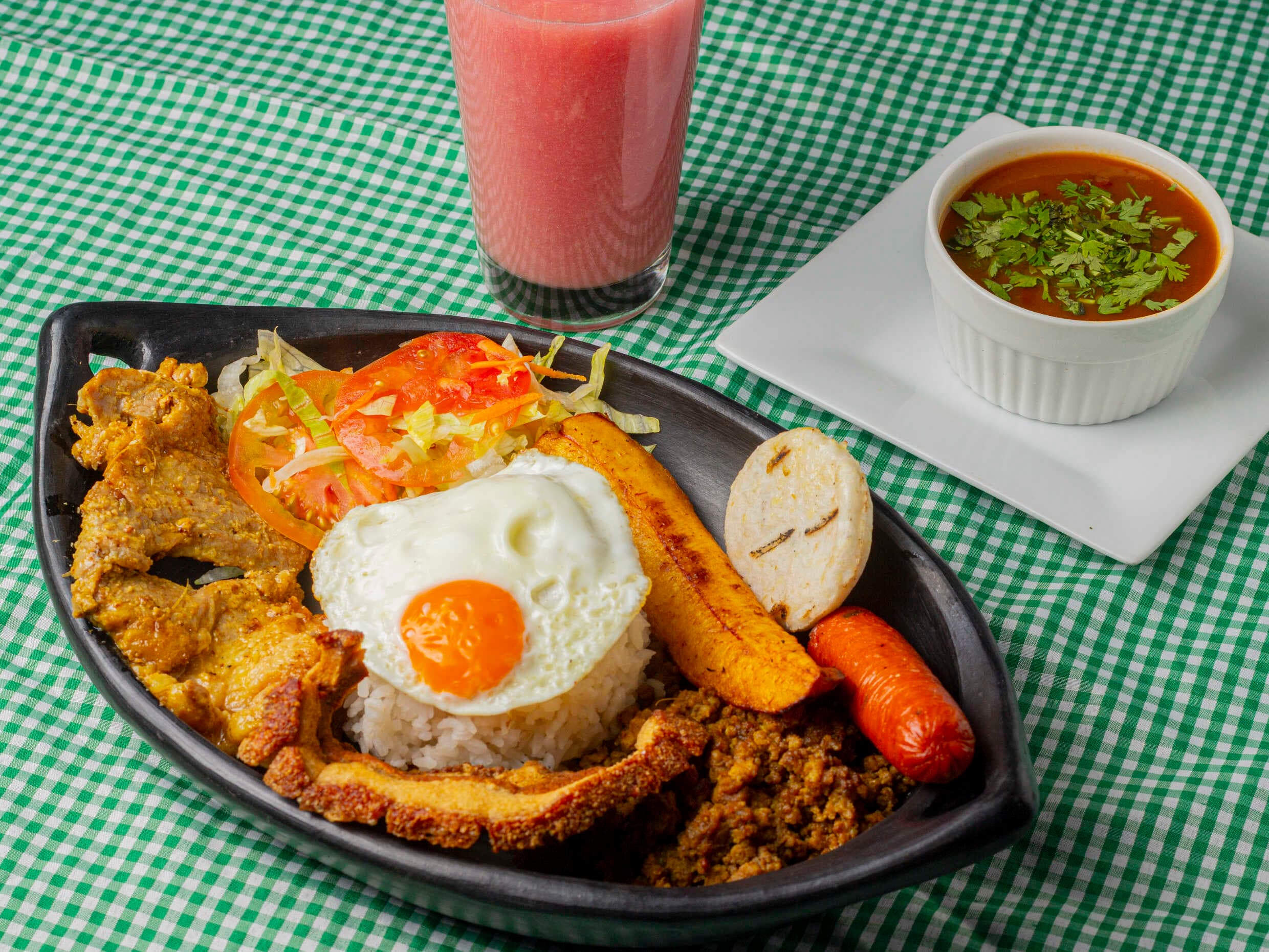 Bandeja tipica montañera