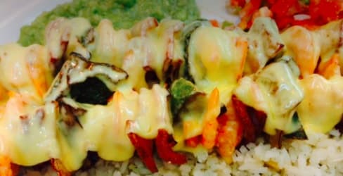 Brocheta de Camarones Gratinada