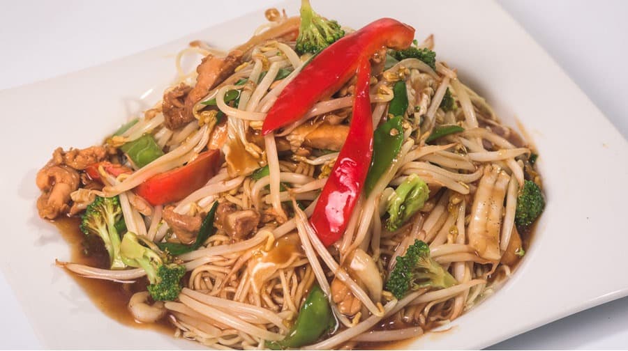 Tallarín Saltado con Pollo