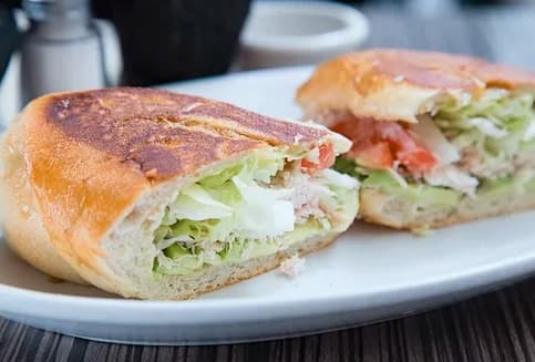 Torta de Jamón con Queso y Aguacate
