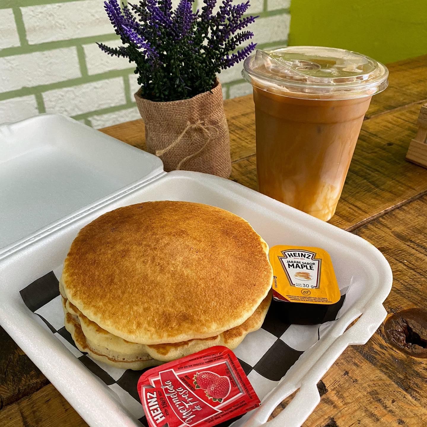 Combo🌟-2 Hot Cakes🥞+ Licuado 🥤