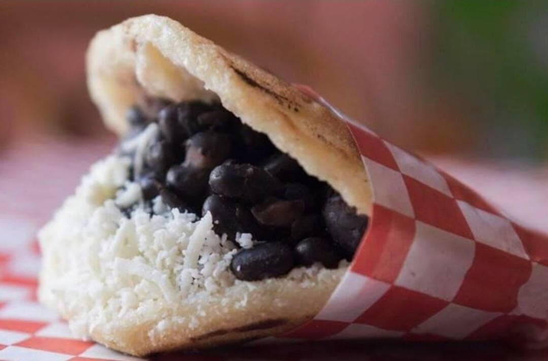 Arepa Dominó