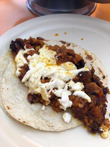 Taco de Chorizo con Queso