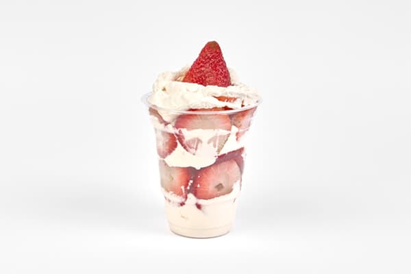 Postre del día  fresas con crema!